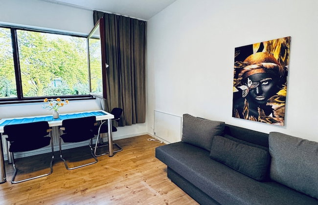 Cozy 3BR Apt with Garden Sleeps 10 - Foto 33