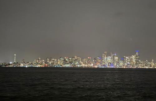Steps to Alki Beach with Water Views Rooftop deck - Foto 52