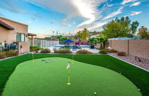 Group Getaway with Pool and Putting Green in Glendale - Foto 2