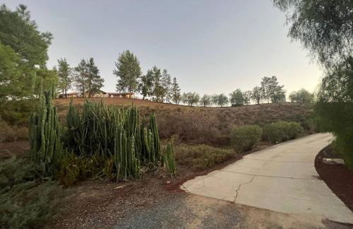 Winery Getaway with Spa and Amazing Hilltop View - Foto 48