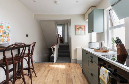 1BR-3BR Apartments in Bangor, Mins to Seafront & High St - Foto 9