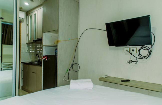 Homey And Warm Studio Room At Tifolia Apartment - Foto 12