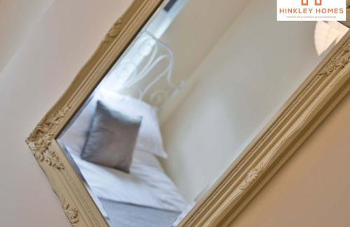 Centrally Tucked Away Private 4bed - Free parking! By Hinkley Homes Short Lets & Serviced Accommodation - Foto 8