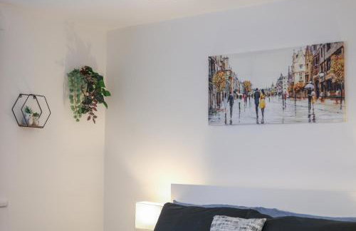 Spacious 4 Bedroom House with Parking - Foto 38