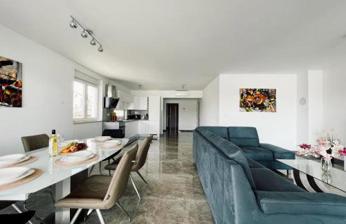 SeaScape Deluxe Residence - Photo 39