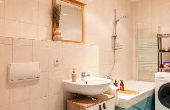 StadtNatur Apartment am Küchwald - 2 SZ mit Balkon, WASCHMASCHINE, Streaming-TV, Badewanne, Arbeitsplatz - Foto 12