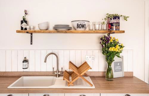 Garden Cottage, Cosy, Private, Short drive to beach - Foto 11