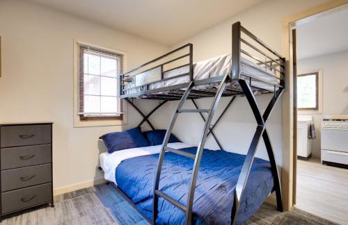 Private Dock and Rowboat! Cabin on Bearskin Lake - Foto 16