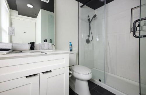 Sleek 2BR On Rvrwalk Gym Parking Near Conv Ctr - Foto 52