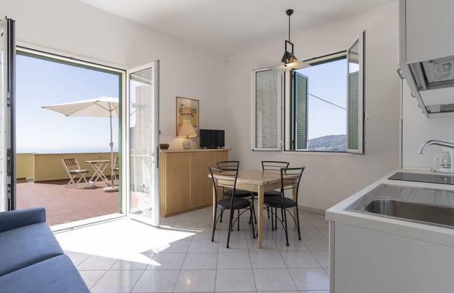 1 bedroom Apartment in San Bartolomeo al Mare with garden and terrace - Photo 2