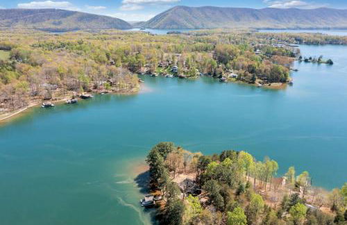 Lake Harmony - Lakefront Home w/ Private Dock, & Fire Pit - Foto 8