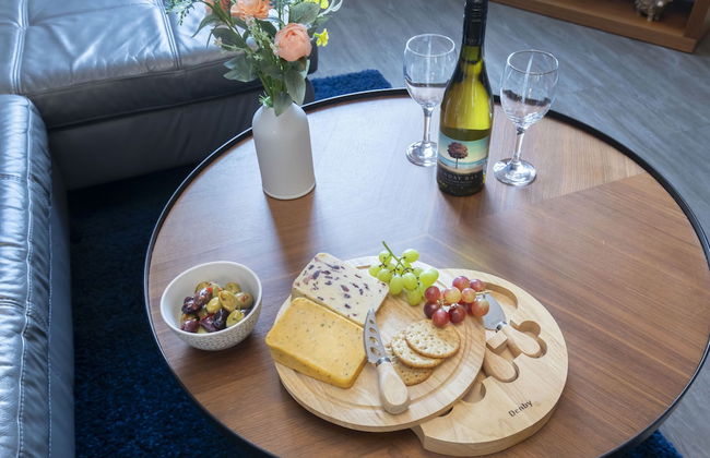 Elliot Oliver - Loft Style 2 Bedroom Apartment With Parking In The Docks - Photo 14