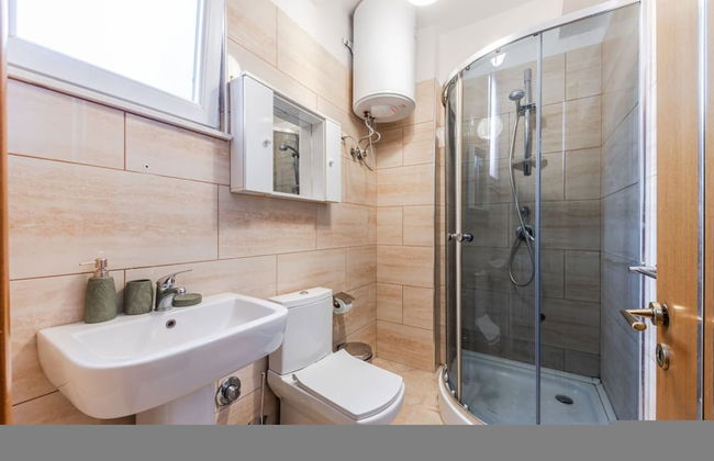 The Vibrant Hub in Shkod r - Foto 29