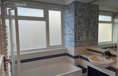 TJ Homes - One double bed room with garden view - Next to tube station - Foto 11