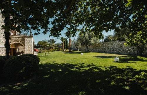 PanThea Stone Villa - Photo 41