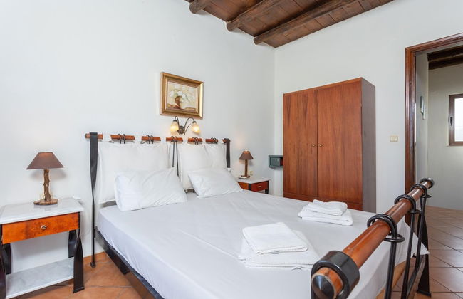 Villa Tzina Large Private Pool Walk to Beach A C Wifi Car Not Required - 1604 - Foto 54