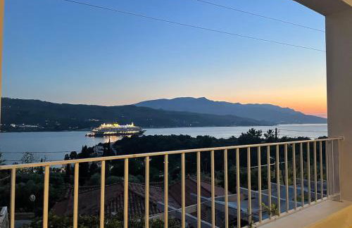 Sea View Serenity 3BR Home near Beach & Town - Foto 2