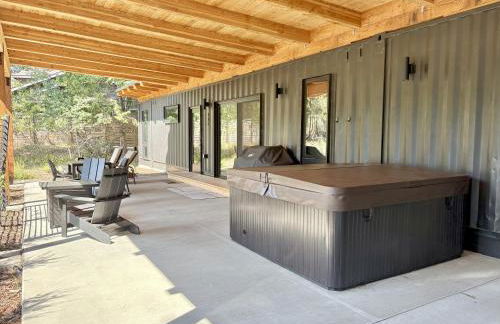 Two Pines - Unique container home w/hot tub - Downtown - Trailer Parking - Pet friendly - Foto 40