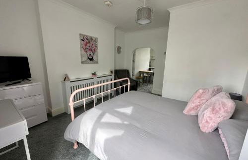 Entire Studio Apartment Private Entrance - Photo 17