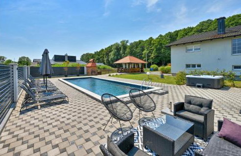 Gorgeous Home In Krizevci - Photo 1