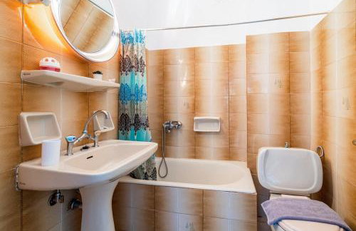 Spacious 5-Person Apartment by Alecos Studios - Foto 10