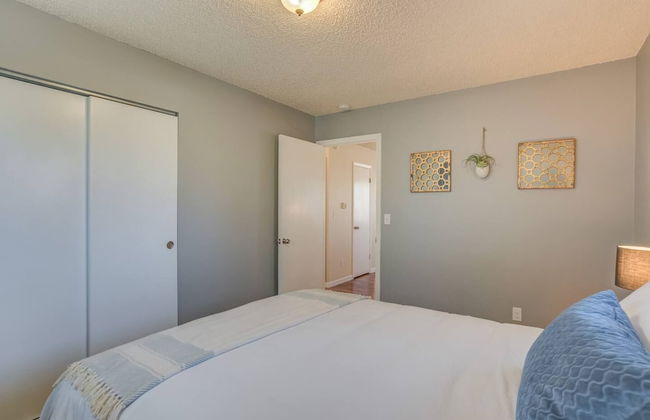 2BR Aptmt Parks Private Deck, Mountain Views! - Photo 7