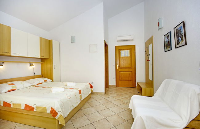 Apartments Slobodanka - Photo 24