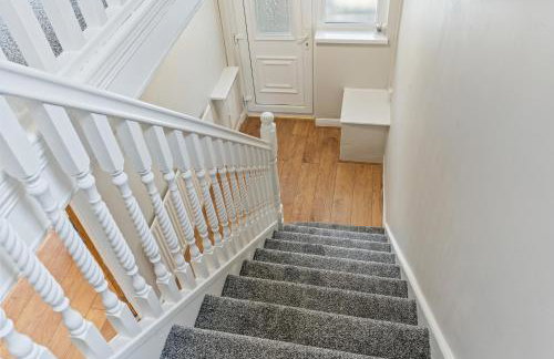 4 to 6 Beds Van Parking South Birmingham NR Edgbaston Solihull Relocations Insurance and Work Bookings Welcome - By Samina - ARZ Stays - Foto 35