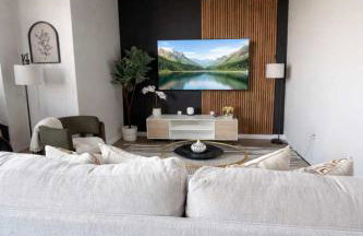 2BR Urban Loft Haven - Rooftop Games & Fitness - Foto 6