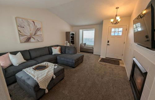 Cozy North Keizer Retreat with fireplace - Foto 16