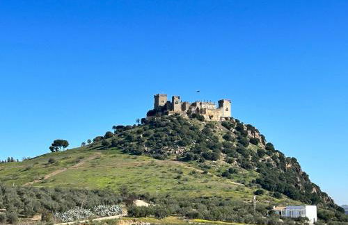 Casa Caraza. Un olivar con vistas al castillo de Juego de Tronos - Foto 4