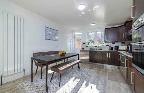 Ealing Manor - 6 beds 3 sofa beds sleeps 9 ppl - Foto 18