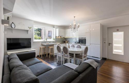 Central Park Apartment with Terrace - Photo 2