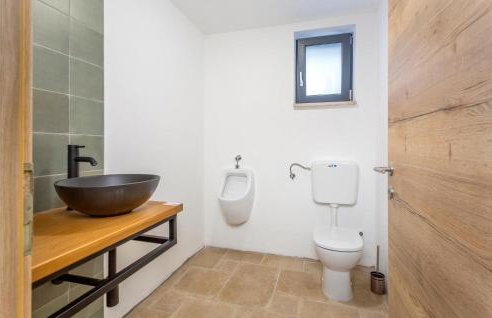 Amazing Home In Jurdani - Foto 30