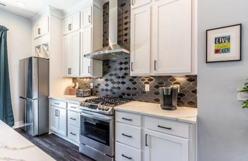 Lux Home 5 mins to Grand Park with Private Garage-Family Friendly - Foto 16