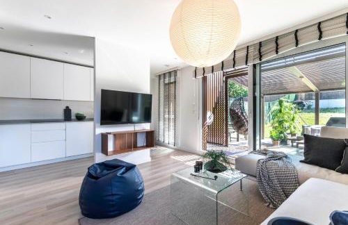 AkomodaT en Precioso y Moderno con Jardín y Parking - Foto 6