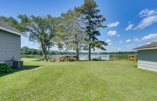 Lakefront Mound Getaway Near Snowmobiling Trails! - Foto 16