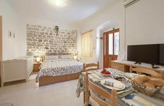 Chic and Charming Krk Downtown Apartments - Photo 7