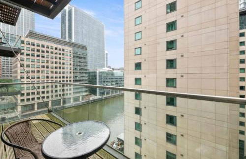 Stylish 2-Bed Canary Wharf Flat DLR 3 Mins Dock Views - Foto 11