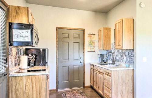 Cozy Elgin Casita with Gas Grill Pets Welcome! - Foto 10