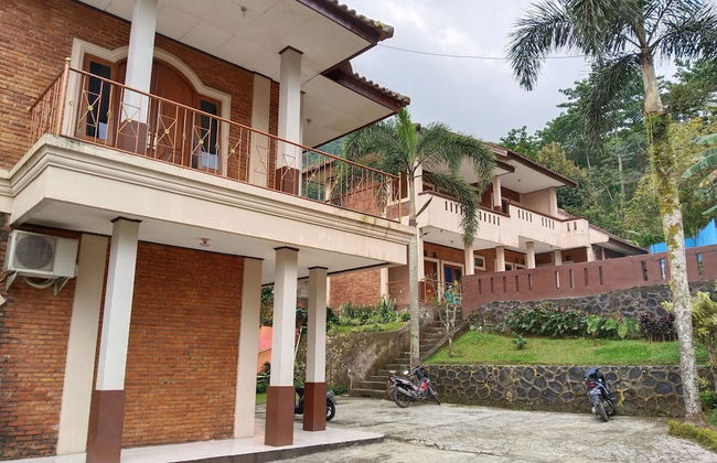 Villa Yustisia Curug 7 Cilember - Foto 60