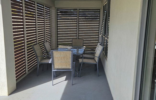 Penguin Retreat - Photo 15