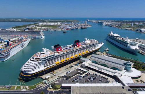 Island Oasis with Heated Pool Private Tiki Bar! - Foto 47