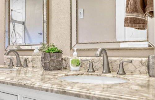 10 sleeps 3bd 2bth house Hot tub free parking - Foto 17