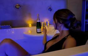 PRIVATE ROOM & SPA avec Jacuzzi privatif - Foto 2