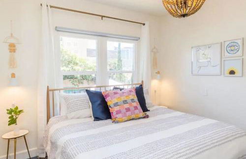 Little Italy 3BD Home with Huge Patio & Backyard - Foto 14