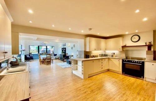 Elegant & spacious farmhouse with wonderful views - Foto 5