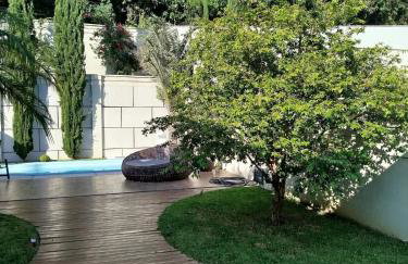 Casa Teresópolis perto do centro com três suítes e piscina - Foto 13