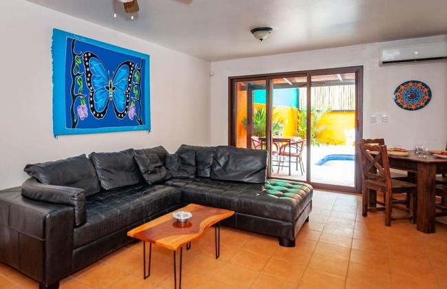 Nicely priced duplex in Surfside with private pool and AC in every room - Photo 16