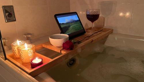 3 suites com Jacuzzi e Lareira - Duplex perto do Centro - Foto 2